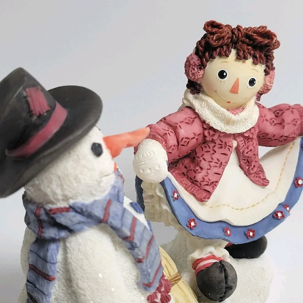Enesco Raggedy Ann Snowman Figurine‎ Friends Forever Winter Christmas Decor